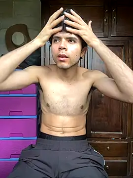 Axel-Mejia online show from October 2025 07:04:02 PM