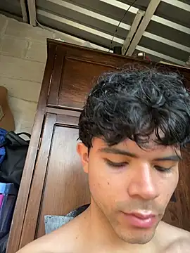 Axel-Mejia online show from December 2025 08:40:01 PM