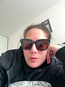 Snapshot of melanie75020 chatting on January 2026 01:24:01 PM melanie75020 online show from January 2026 01:24:01 PM