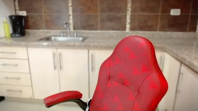 Snapshot of ValentinaMillers_ chatting on September 2025 03:28:01 PM ValentinaMillers online show from September 2025 03:28:01 PM