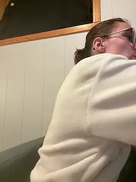 HoneySquirrel online show from February 2026 08:42:02 PM