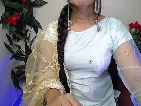Little queenn online show from September 2025 01:11:02 PM
