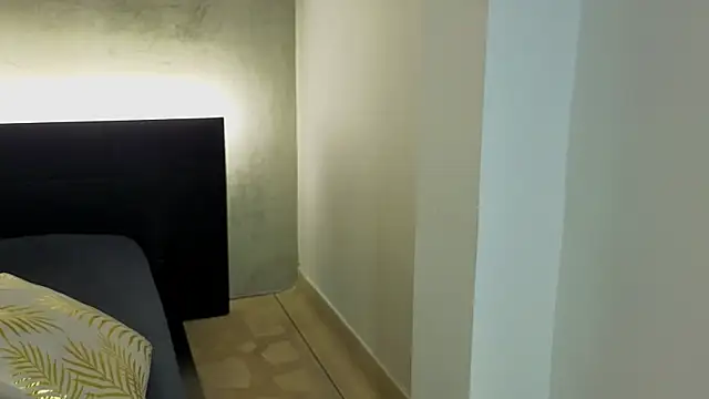 Snapshot of emmi_collinss chatting on April 2026 07:47:02 PM emmi collinss online show from April 2026 07:47:02 PM