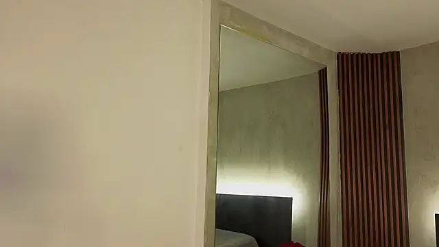 Snapshot of emmi_collinss chatting on April 2026 08:09:02 PM emmi collinss online show from April 2026 08:09:02 PM