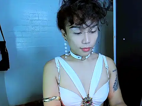 YourNikkieXxx online show from October 2025 10:32:02 PM