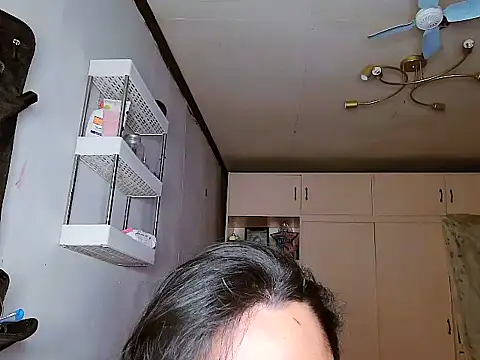 Snapshot of YourNikkieXxx chatting on December 2025 06:34:02 PM YourNikkieXxx online show from December 2025 06:34:02 PM