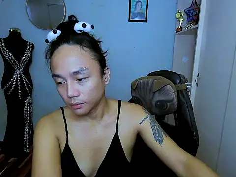 Snapshot of YourNikkieXxx chatting on December 2025 10:17:02 PM YourNikkieXxx online show from December 2025 10:17:02 PM