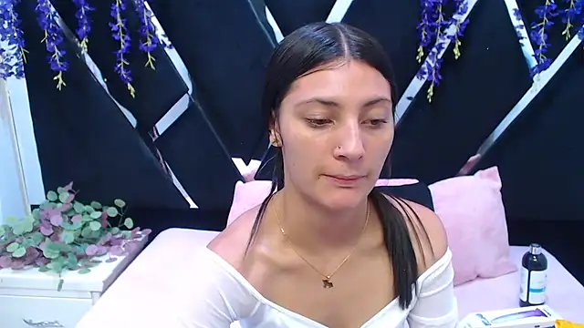  Luna Bennett online show from April 2026 08:20:01 PM