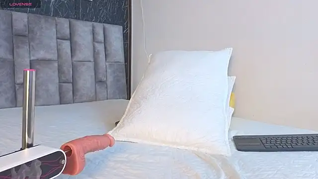 emily vermont online show from November 2025 04:01:02 AM