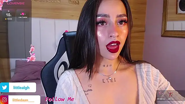 Abril Velvet a  online show from October 2025 07:46:02 PM