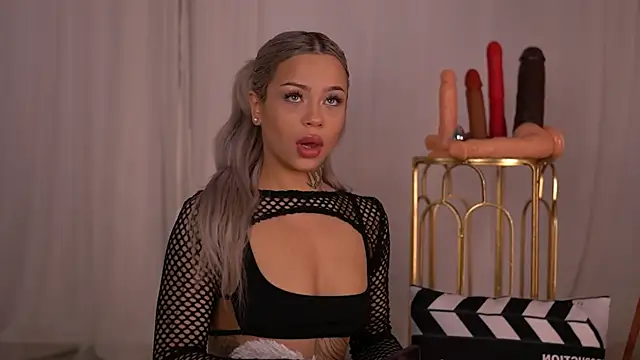 NickyBenz online show from September 2025 05:40:02 PM