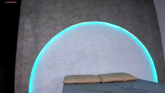 ReinaChloe online show from March 2026 04:23:01 PM