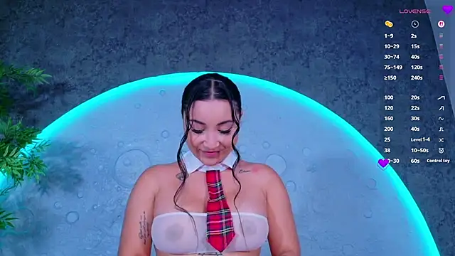 Snapshot of ReinaChloe chatting on June 2026 04:17:02 PM ReinaChloe online show from June 2026 04:17:02 PM