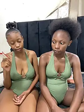 LonelyQueenxx25 online show from March 2026 08:37:01 PM