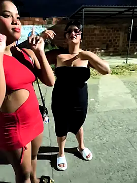 Snapshot of Mia-sensual chatting on September 2025 04:56:01 AM Mia-sensual online show from September 2025 04:56:01 AM