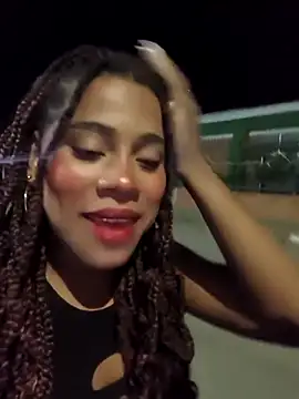 Snapshot of Mia-sensual chatting on October 2025 04:32:01 AM Mia-sensual online show from October 2025 04:32:01 AM