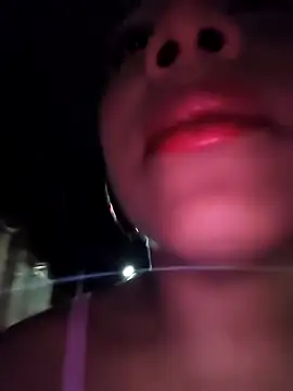 Snapshot of Mia-sensual chatting on October 2025 04:09:01 AM Mia-sensual online show from October 2025 04:09:01 AM