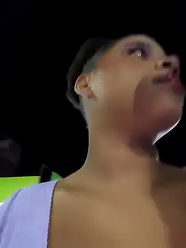 Snapshot of Mia-sensual chatting on October 2025 03:32:01 AM Mia-sensual online show from October 2025 03:32:01 AM