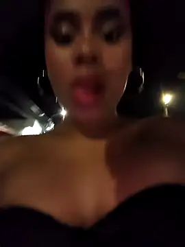 Snapshot of Mia-sensual chatting on October 2025 04:13:02 AM Mia-sensual online show from October 2025 04:13:02 AM