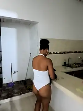 Snapshot of Mia-sensual chatting on November 2025 01:51:02 AM Mia-sensual online show from November 2025 01:51:02 AM