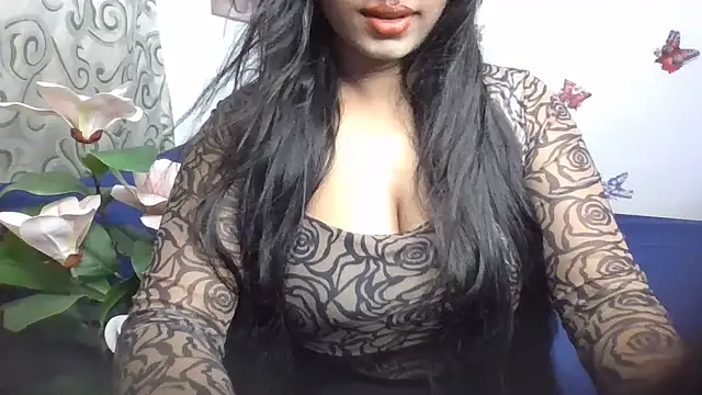 Snapshot of LustInLips chatting on May 2026 05:03:01 AM LustInLips online show from May 2026 05:03:01 AM