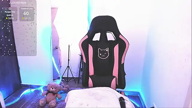 samiacooper25 online show from November 2025 09:42:02 AM