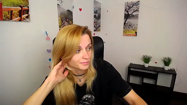 PeppyMia online show from October 2025 10:38:01 AM