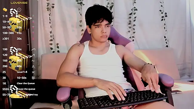 Snapshot of an_drew18 chatting on October 2025 02:04:02 PM an drew18 online show from October 2025 02:04:02 PM