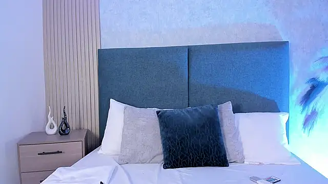 Laura Ivy online show from February 2026 01:06:01 PM