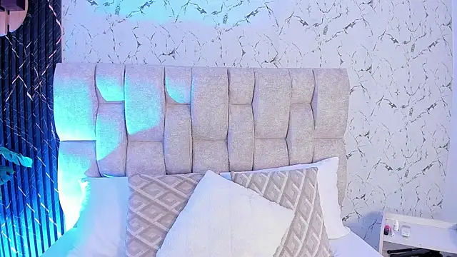 Laura Ivy online show from April 2026 12:42:01 PM