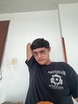 Snapshot of yesitwink_ chatting on April 2026 02:18:02 PM yesitwink online show from April 2026 02:18:02 PM