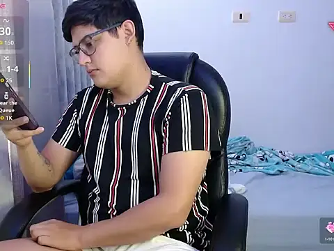 yesitwink  online show from June 2026 03:33:01 PM