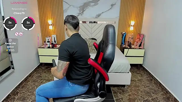 KAROLLJONES1 online show from October 2025 07:37:02 PM