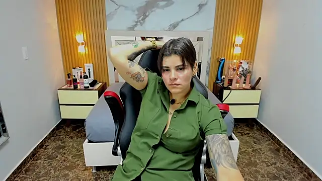 KAROLLJONES1 online show from November 2025 07:39:02 PM