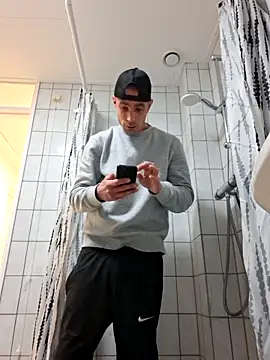 kompiee online show from November 2025 12:10:02 AM