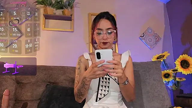 RACHELRUIZ online show from October 2025 03:21:02 PM