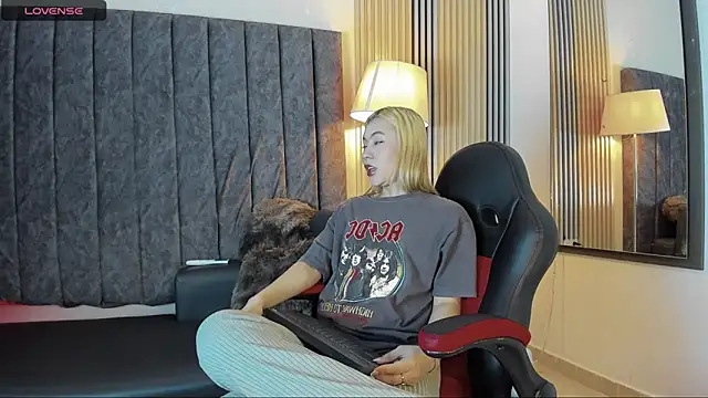 rubby lux online show from November 2025 05:11:01 PM