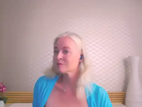 Snapshot of Anais_Janson chatting on August 2026 04:10:02 PM Anais Janson online show from August 2026 04:10:02 PM