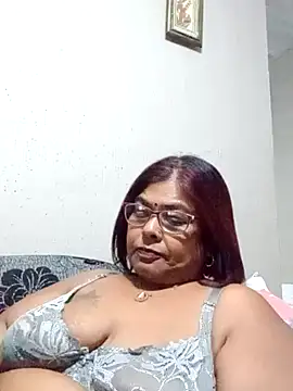 Snapshot of mileesha chatting on April 2026 07:11:01 PM mileesha online show from April 2026 07:11:01 PM