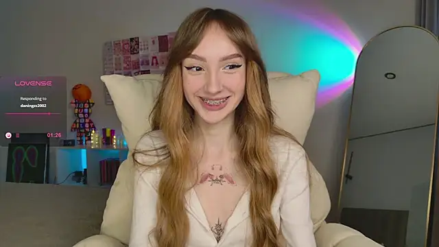 Lunainnk online show from November 2025 01:17:02 AM