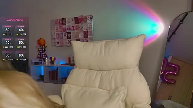 Lunainnk online show from November 2025 01:47:01 AM