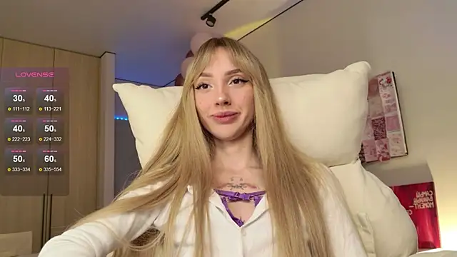 Lunainnk online show from December 2025 12:26:02 AM