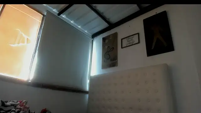 Roxannelorence  online show from October 2025 01:45:02 PM