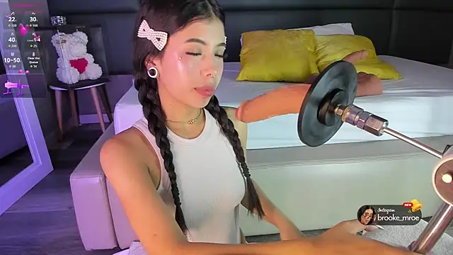 Brooke monroe online show from October 2025 04:30:02 PM