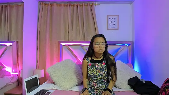 Snapshot of bravepetunia chatting on October 2025 12:19:01 PM bravepetunia online show from October 2025 12:19:01 PM