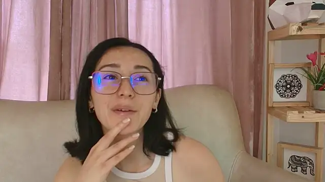 Ginevra esposito online show from April 2026 12:38:01 PM