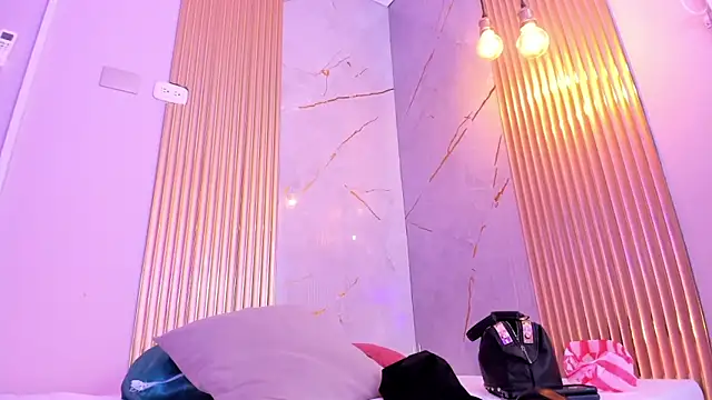 Ivone Rose  online show from November 2025 12:27:01 PM