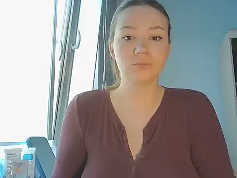 Snapshot of KatySensualy chatting on May 2026 06:10:01 AM KatySensualy online show from May 2026 06:10:01 AM