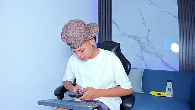 ThiagoCollin online show from September 2025 08:19:01 PM