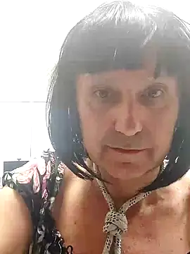 Emily de Carla online show from October 2025 02:39:02 PM